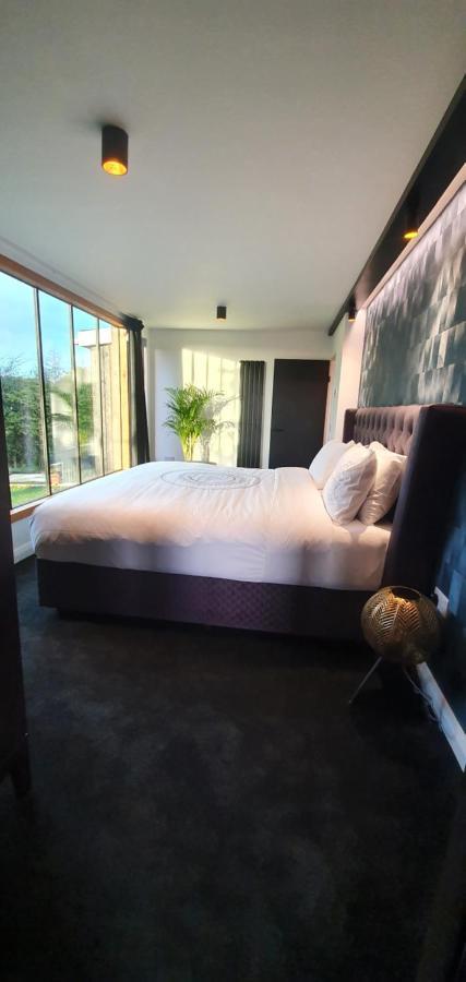 Contemporary Dublin Suite With Hot Tub Lispapple Cross Roads Exteriör bild