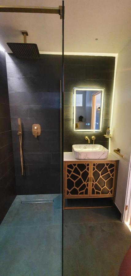 Contemporary Dublin Suite With Hot Tub Lispapple Cross Roads Exteriör bild