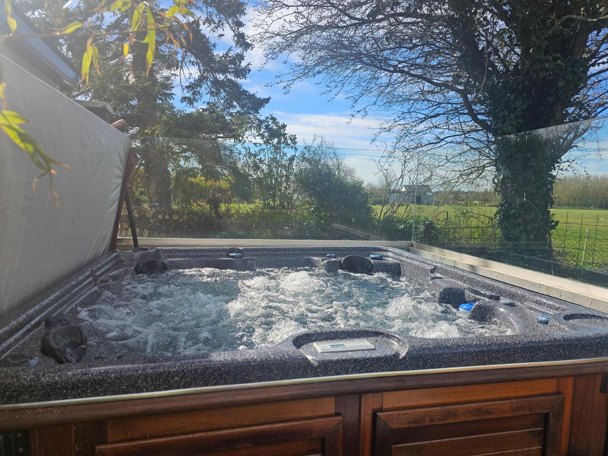 Contemporary Dublin Suite With Hot Tub Lispapple Cross Roads Exteriör bild